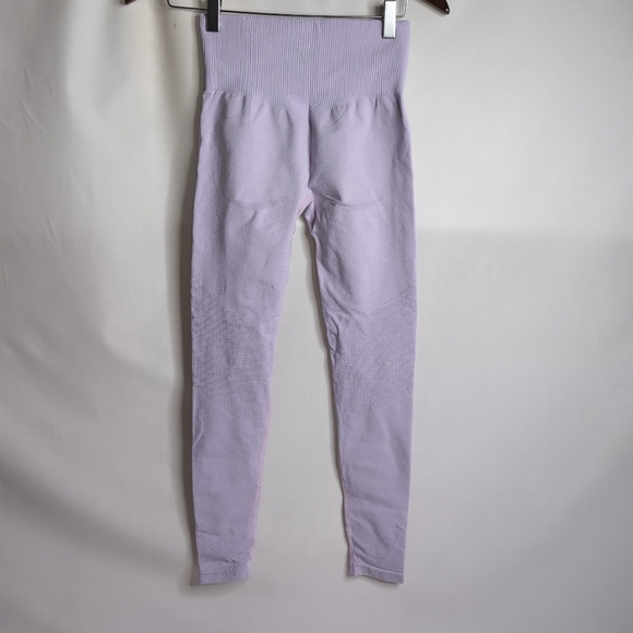 Vitae Apparel Energy Seamleaa Long Sleeve Crop Top in Acai Purple, Size M - Picture 6 of 7